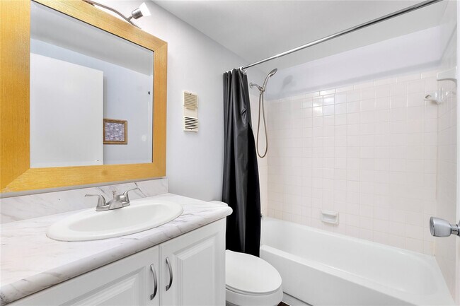 Building Photo - 8437 Forest Hills Dr
