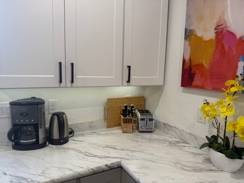 Building Photo - 826 7th Ave N