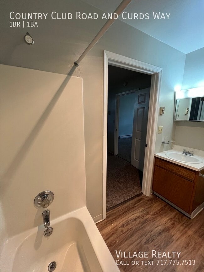 Building Photo - 631 Country Club Rd