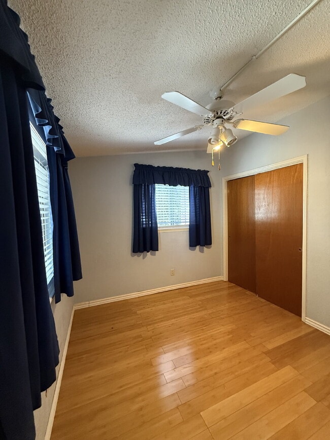 Building Photo - 10449 Chinaberry Dr