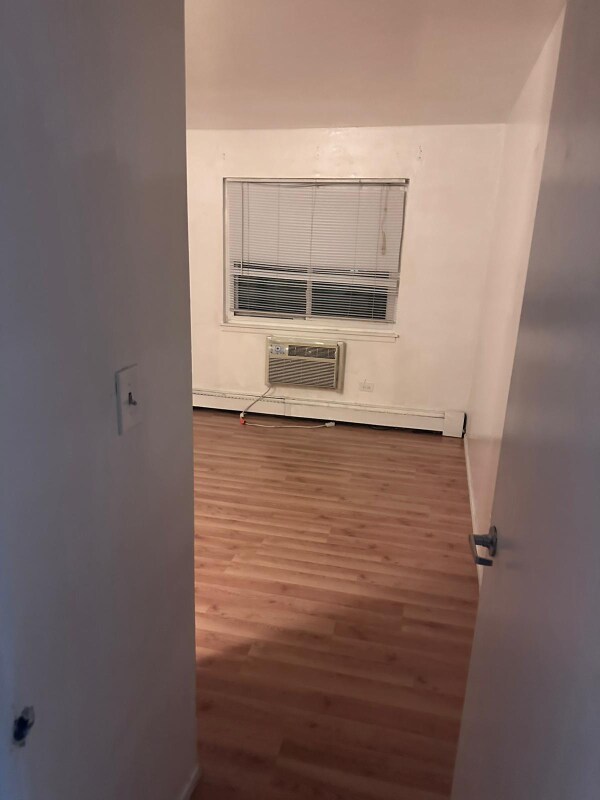 Building Photo - 670 Hill Dr