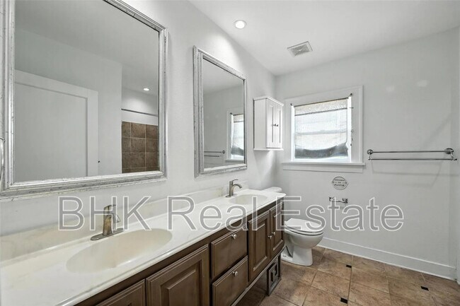 Building Photo - 4036 Dexter Ave