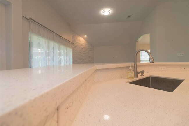 Building Photo - 1318 Ragsdale Ln