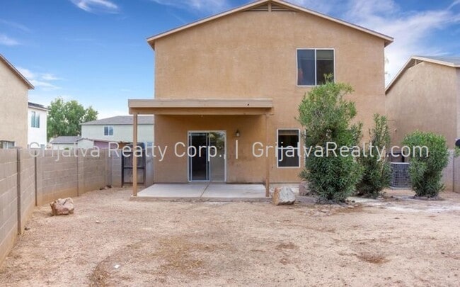 Building Photo - Beautiful 3 Bedroom 3 Bath House in Drexel...