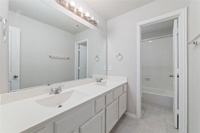Building Photo - 29805 Woodsons Edge Way