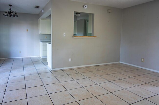 Building Photo - 8807 Springmail Cir
