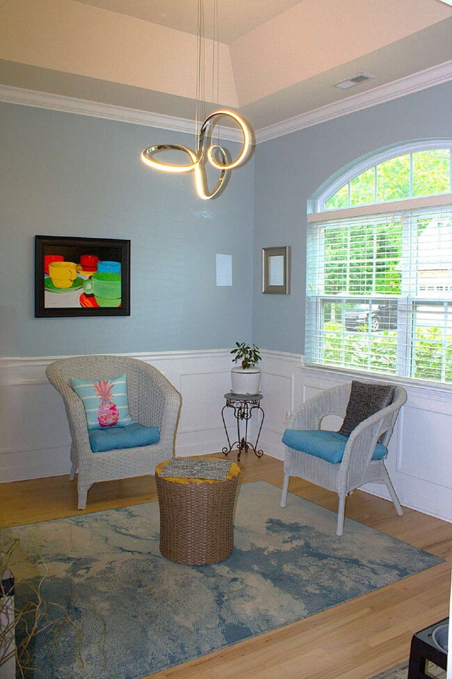 Building Photo - "Luxurious 3-Bed Condo in Hendersonville: Spacious 2023 Sq Ft within a 55+ community.”