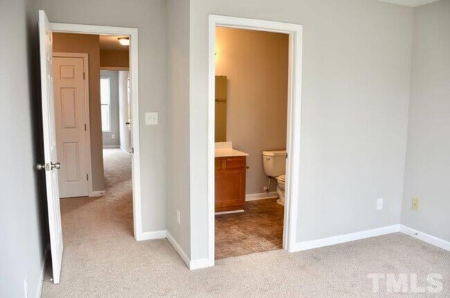 Building Photo - 650 Ganyard Farm Way