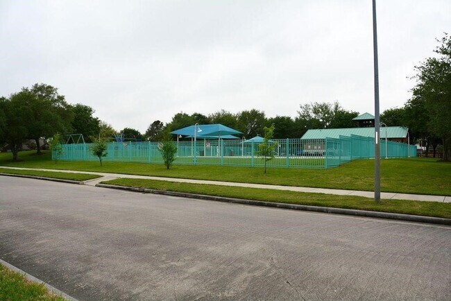 Building Photo - 10023 Hickory Trail Ln