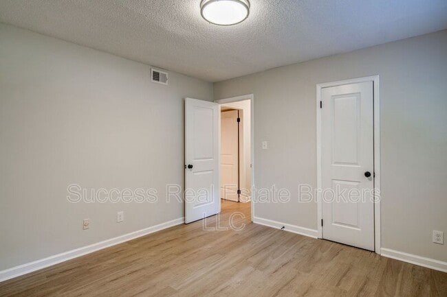 Building Photo - 4734 N Springs Rd NW