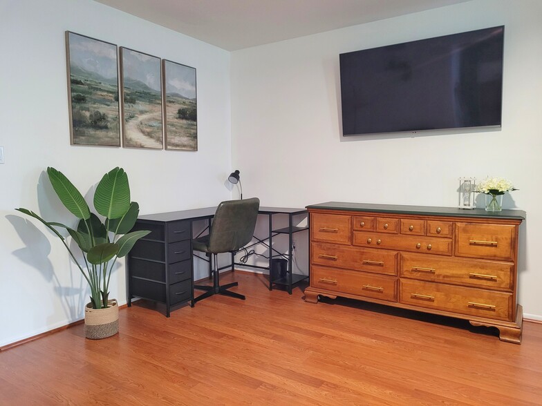 Building Photo - 1911 Tarpon Ct