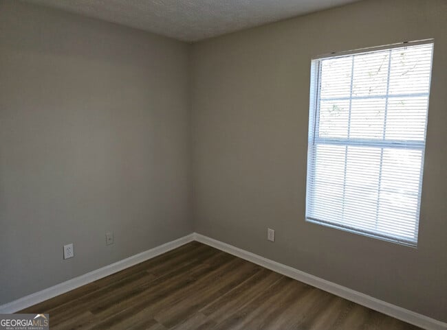 Building Photo - 210 Sabal Dr