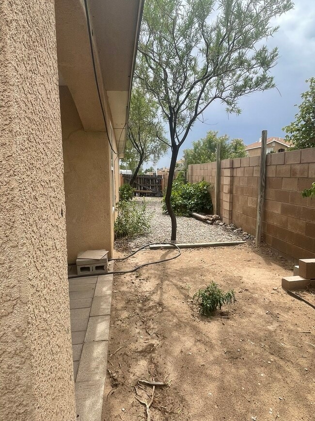 Building Photo - 5323 Red Mesa Ave SW