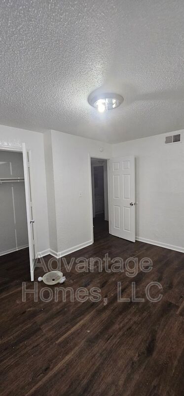 Building Photo - 711 N 70th St