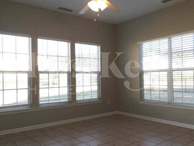 Building Photo - 126 Centerpoint Dr