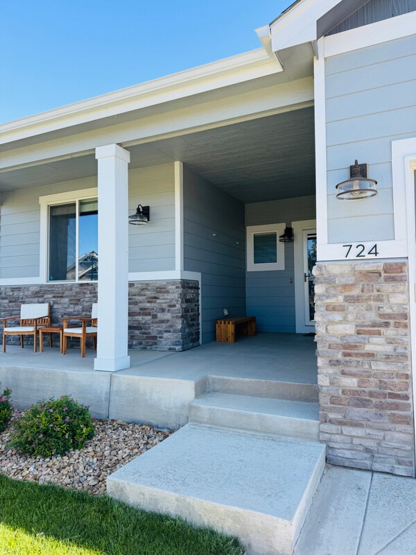 Building Photo - 724 Pioneer Dr