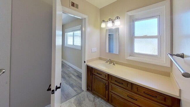 Building Photo - Coming Soon: Spacious 3Bd 2Ba College Park West Home