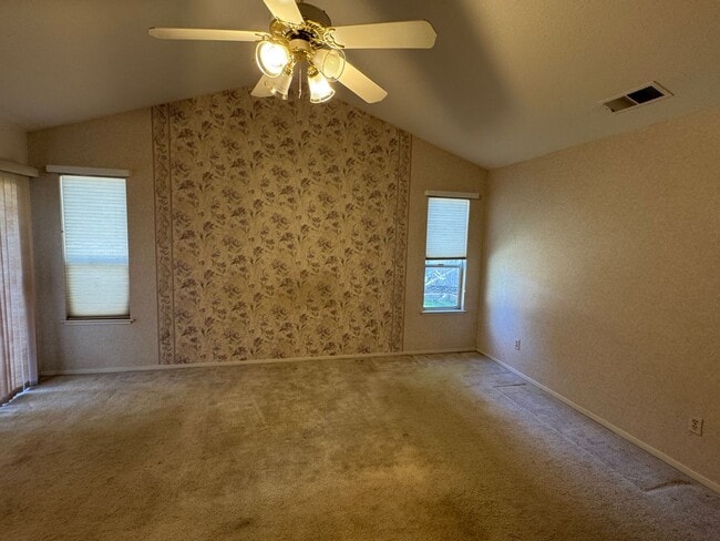 Building Photo - 3 bedroom 2 bath house in established neighborhood