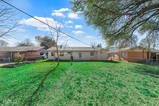 Building Photo - 1419 Teekell St