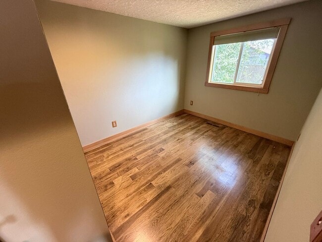 Building Photo - Beautiful 4 Bed, 2 Bath Single Family Home 2 Attached Car Garage and Laundry In Unit!