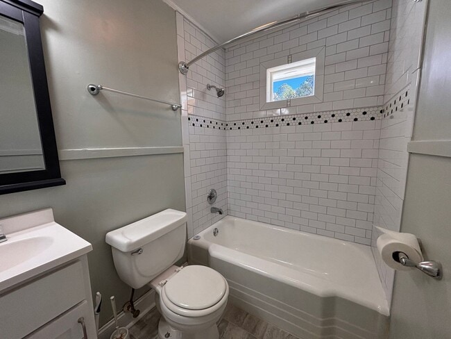 Building Photo - 2 Bedrooms- 1 Bathroom- House in Rome!