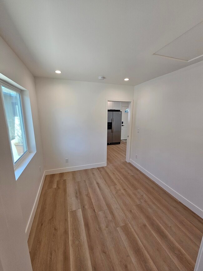 Building Photo - 8219 Barnsley Ave