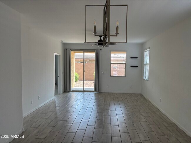 Building Photo - 14203 W Voltaire St