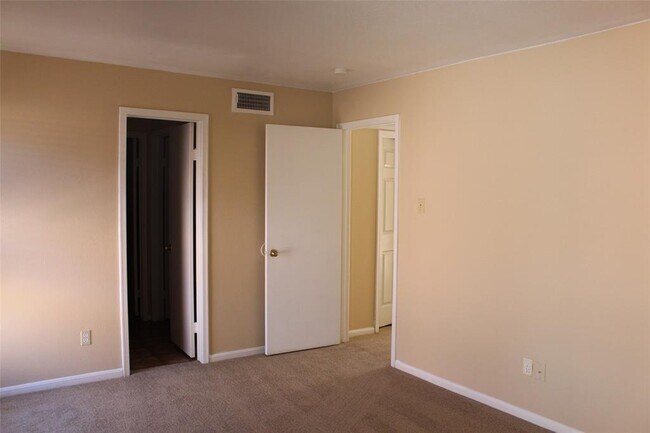 Building Photo - 16111 Aspenglen Dr