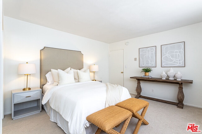 Building Photo - 914 Lincoln Blvd