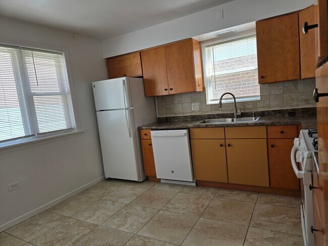 Building Photo - 6039 N Artesian Ave