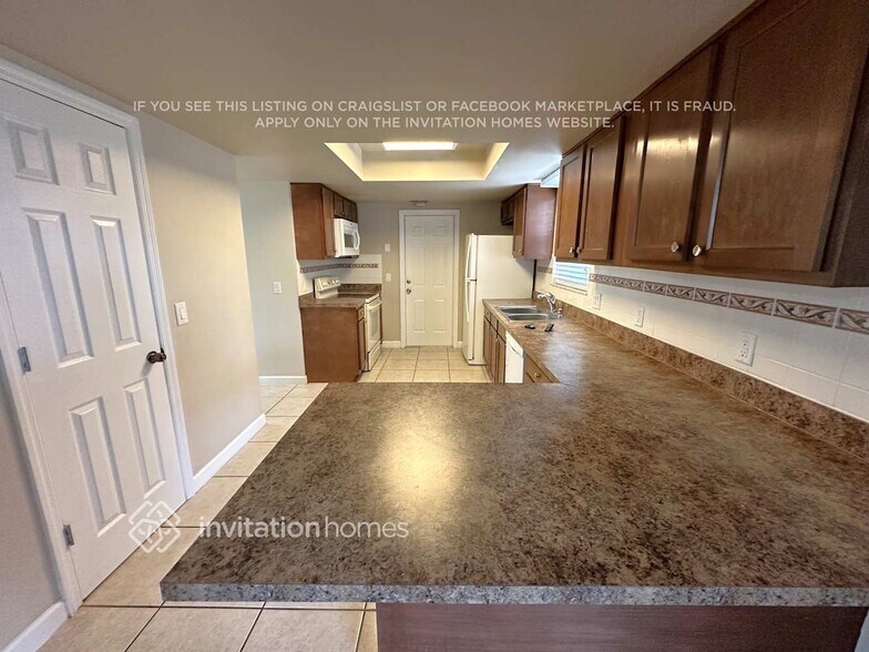 Building Photo - 1270 Navarre Dr