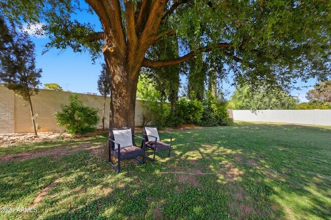 Building Photo - 10432 W Avalon Dr