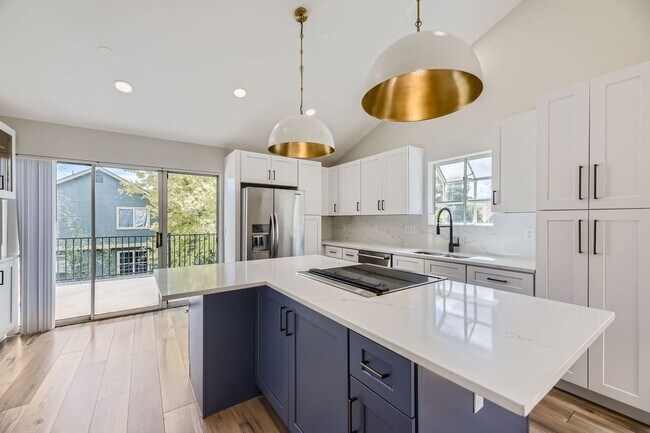 Building Photo - Beautifully Remodeled 3 Bed/2 Bathroom Hom...