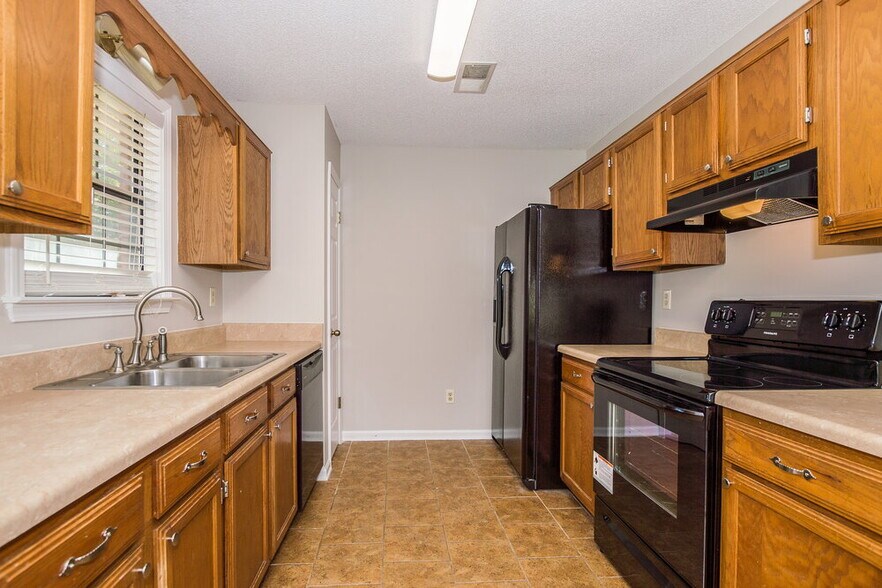 Building Photo - 390 Cherry Tree Ln