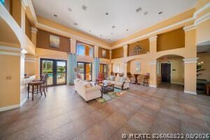 Building Photo - 161 SW Palm Dr