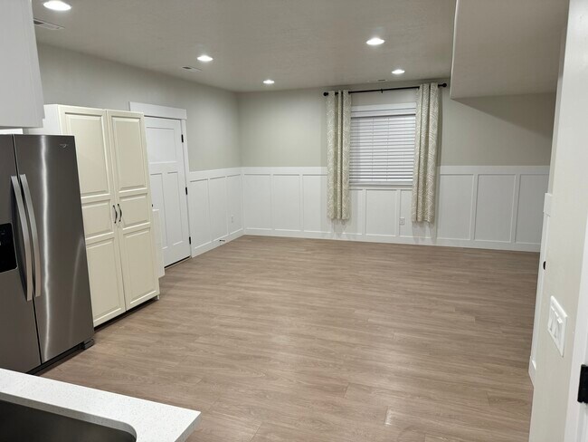 ining/Livingroom - 88 S Hayata Ln