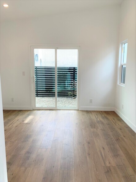 Building Photo - 3424 Edgehill Dr