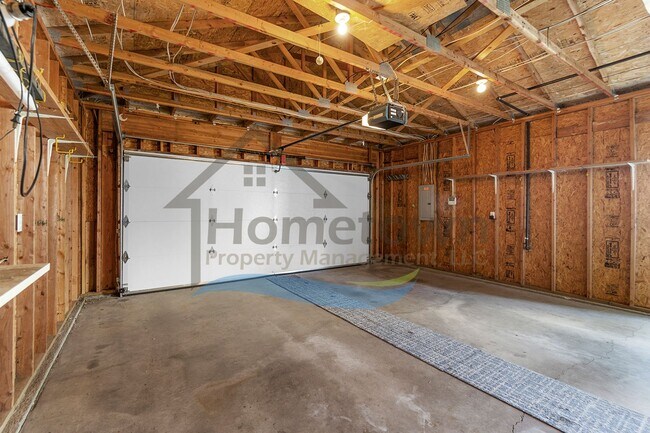 Building Photo - 3 Bedroom 2 Bathroom Home with Attached 2 Car Garage Available in Coeur d'Alene!