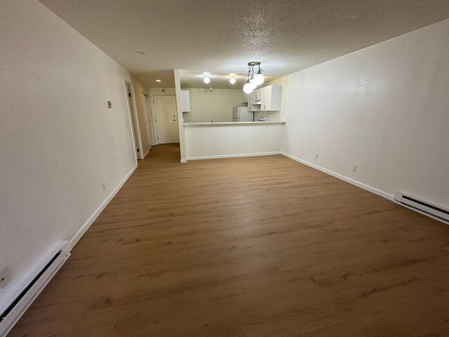 Building Photo - 1Bd/1Ba Redmond Condo