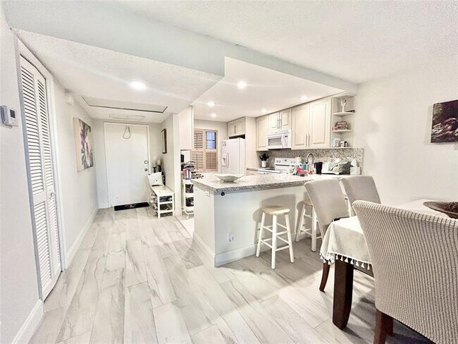 Building Photo - 3800 Oaks Clubhouse Dr