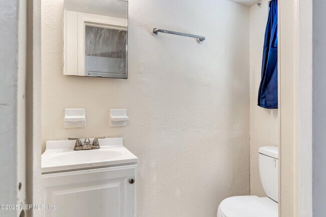 Building Photo - 4407 Melvin Cir E