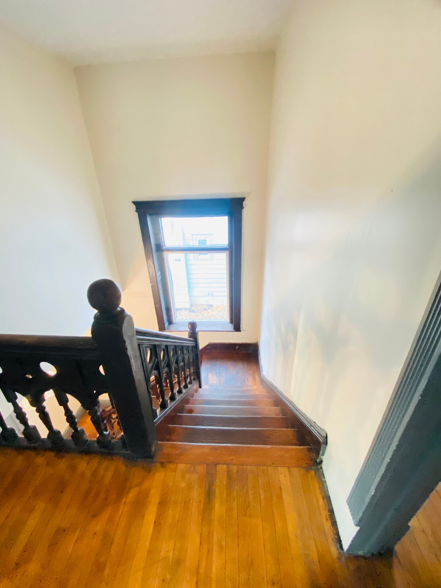 Building Photo - 1337 Madison St