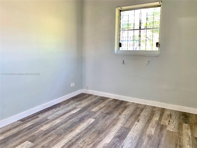 Building Photo - 2901 NW 18th St