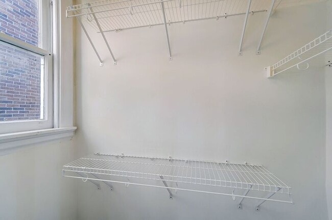 Building Photo - 2701 Cleinview Ave