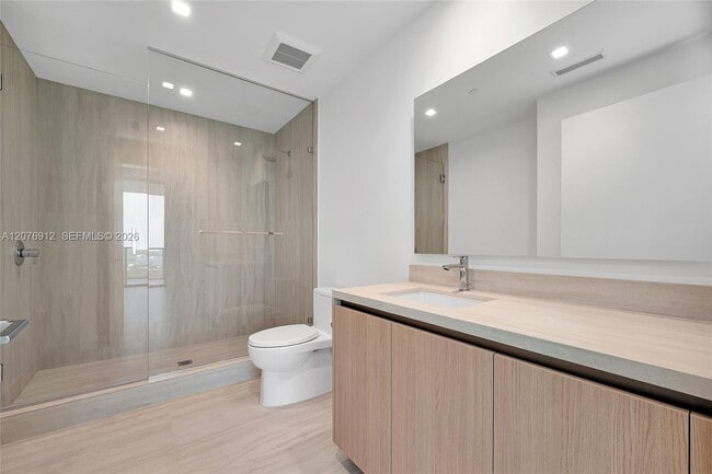 Building Photo - 2411 Laguna Cir