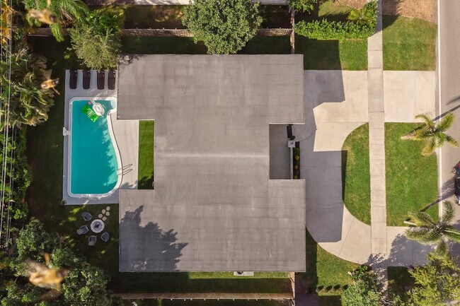 Building Photo - 20010 Highland Lakes Blvd