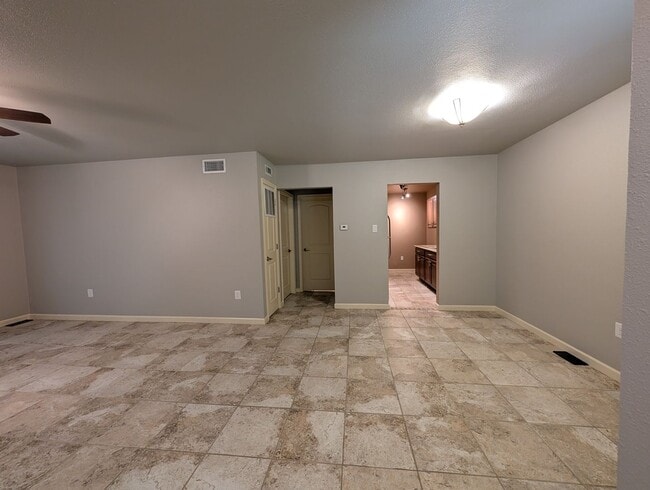 Building Photo - 551 Terminal Loop Rd
