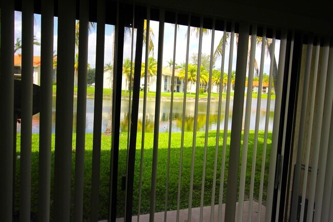 Building Photo - 1513 Lake Crystal Dr