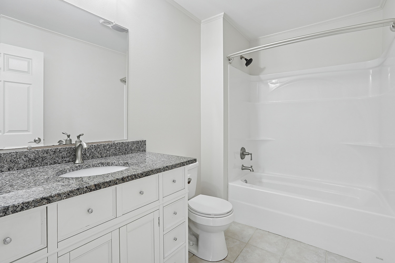 Guest Bath - 11461 Gator Ln