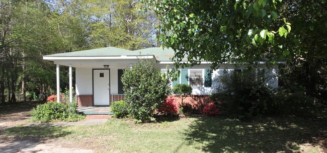 Building Photo - House For Rent Dean Road!